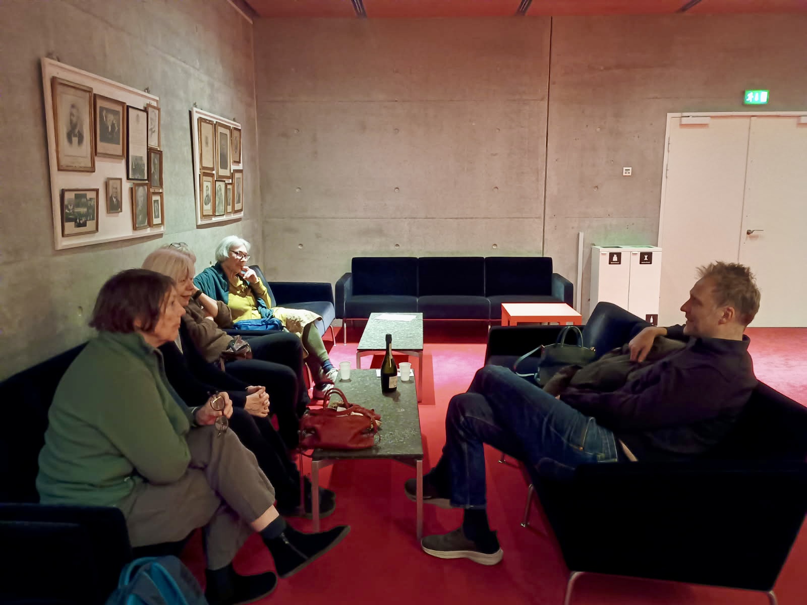 Kgl. Kapelmusicus nr. 1042, slagtøjsspiller Mathias Friis-Hansen, fortæller medlemmer af Det Kongelige Kapels venner om tilblivelsen af musikken til den nye ballet Lady Macbeth